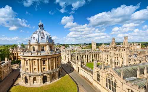 Open-top sightseeingbus in Oxford