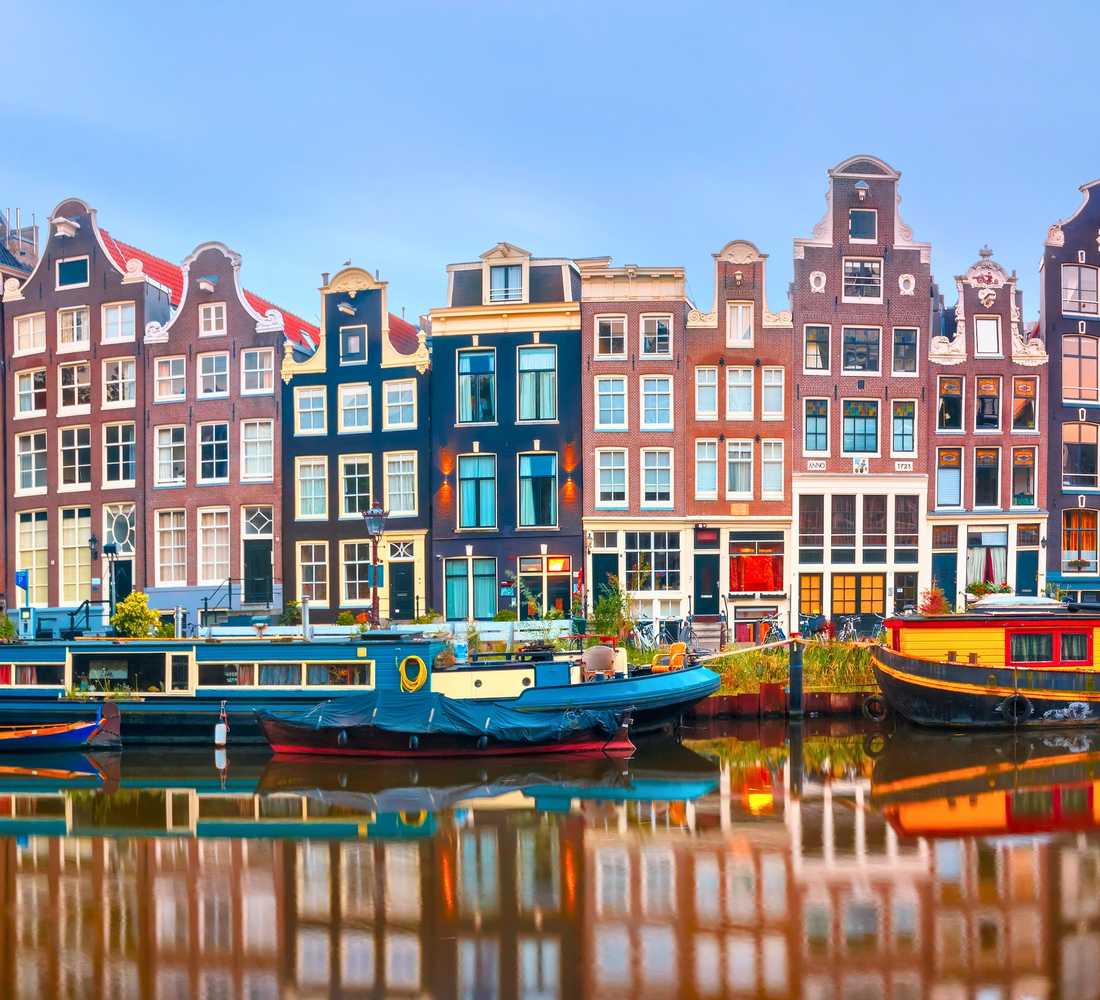 Amsterdam Hop-On Hop-Off Sightseeing Bustours – Iconische bezienswaardigheden in Amsterdam en flexibele tickets in 2026 Hop-On Hop-Off sightseeing bustours in Amsterdam, Nederland – Bussen met open dak, topattracties en gratis annuleren in 2026