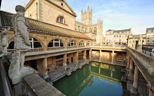 Bath Sightseeing Bustour Open-top bus bij de Romeinse Badhuizen in Bath