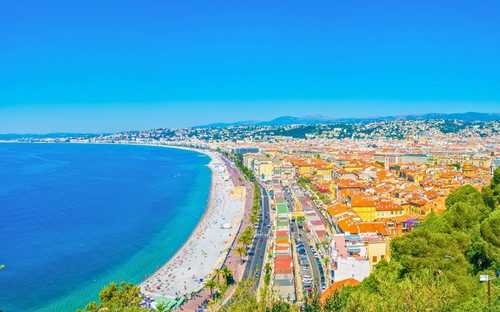 Open-top bus op de Promenade des Anglais in Nice
