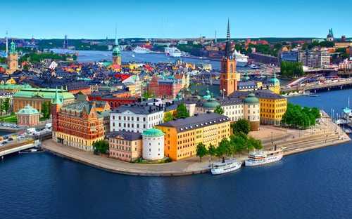 Stockholm Hop-On Hop-Off Bus Open-top sightseeingbus in Gamla Stan in Stockholm